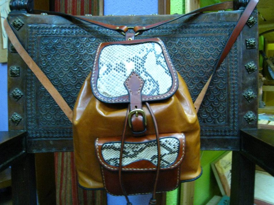 552463_353368621421734_1849772591_n